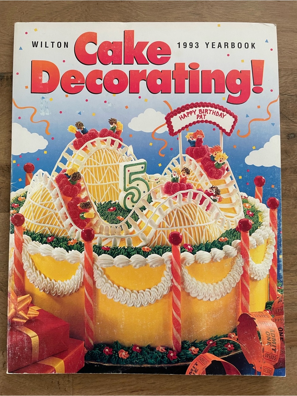Wilton Yellow Cake Decorating Yearbook - 1993